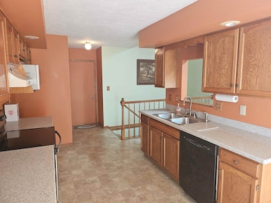 108 Sequoyah Ct SW, Poplar Grove, IL 61065 - photo 4