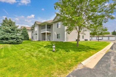 2627 Orchard Dr unit 7, Cedar Falls, IA 50613 - photo 3