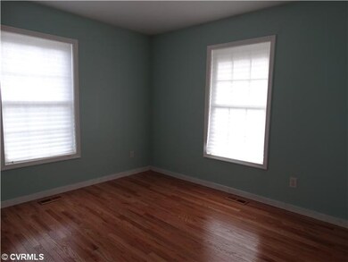 Bedroom - Hardwood floor