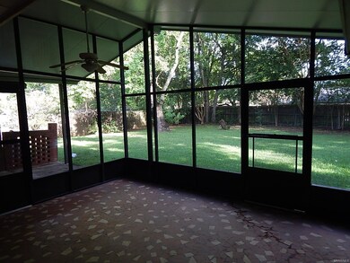 WONDERFUL SCREENED PORCH