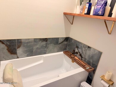 921 Bayridge Dr, Jackson, MS 39211 - photo 5