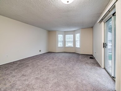 003_LIVING ROOM