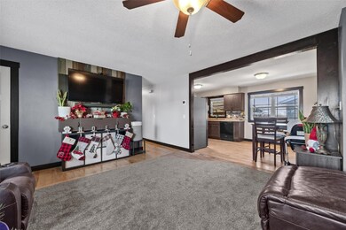 123 Summit St, Center Point, IA 52213 - photo 5