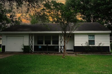 723 Dezso Dr, Alvin, TX 77511 - photo 2