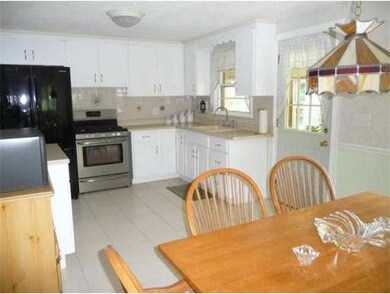 10 Robin Cir, Medway, MA 02053 - photo 3