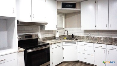 2206 E Stayton Ave, Victoria, TX 77901 - photo 5