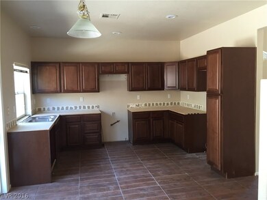 3413 Commendation Dr, Las Vegas, NV 89117 - photo 7