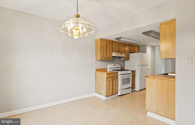 2055 Mayflower Dr, Woodbridge, VA 22192 - photo 4