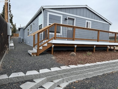 407 Dufur Ave, Maupin, OR 97037 - photo 5