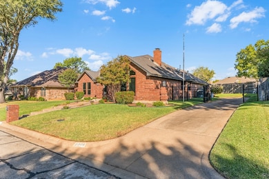 2309 Wimbledon Dr, Arlington, TX 76017 - photo 3