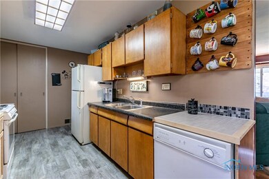 3216 Gracewood Rd, Toledo, OH 43613 - photo 5