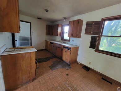 3236 SW 31st Terrace, Topeka, KS 66614 - photo 5