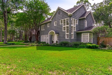 House is situated centrally within the lot space a