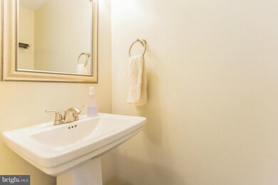 13812 Fount Beattie Ct, Centreville, VA 20121 - photo 3