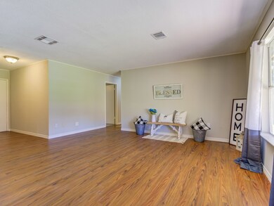 1803 Heather Ln, Alvin, TX 77511 - photo 7