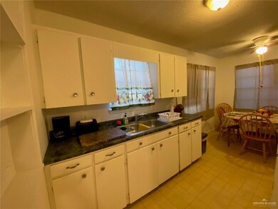 206 N Fir St, Pharr, TX 78577 - photo 3