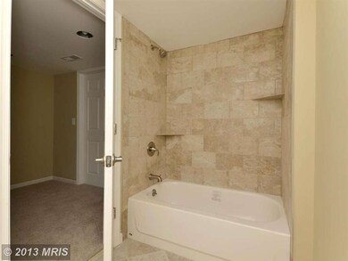 948 Foxridge Ln, Essex, MD 21221 - photo 5