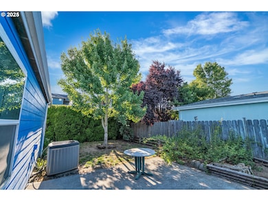 845 Fescue Ave unit 35, Woodburn, OR 97071 - photo 2