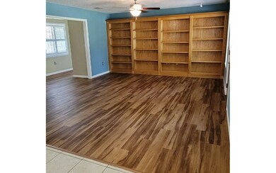 Dining room/flex room