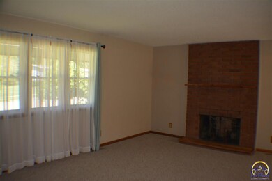 3725 SW 30th St, Topeka, KS 66614 - photo 5