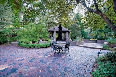Beautiful view of the courtyard.