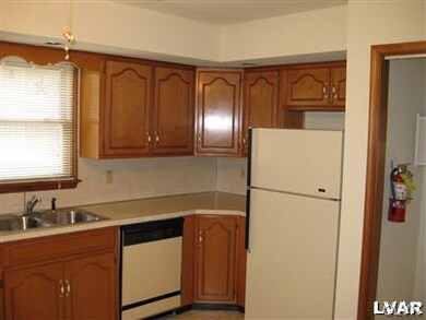 3306 Nicholas Ct, Easton, PA 18045 - photo 4