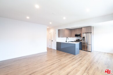 4865 Saint Elmo Dr unit 4, Los Angeles, CA 90019 - photo 3