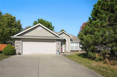 1110 Granada Dr, Raymore, MO 64083 - photo 3