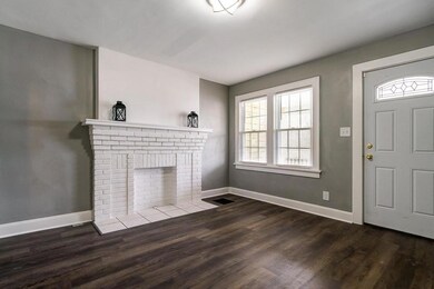 39 W Markison - Living Room
