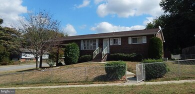 305 Pepper Mill Dr, Capitol Heights, MD 20743 - photo 2