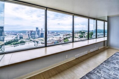 Living Room - 21 x 15 - Fabulous Skyline Views