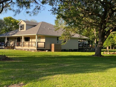 208 N Shirley St, Alvin, TX 77511 - photo 3