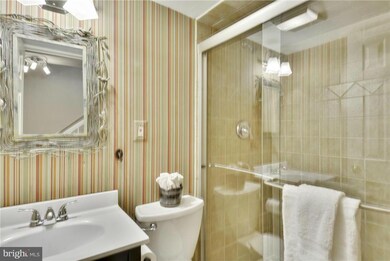 3561 Hamlet Place, Chevy Chase, MD 20815 - photo 6