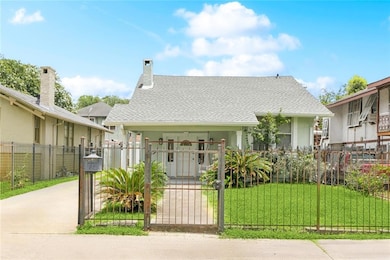 GATED DRIVEWAY FOR 4-5 CARS.
