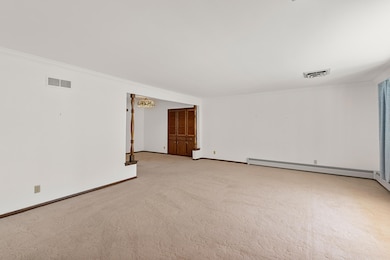 910 W Decorah Rd