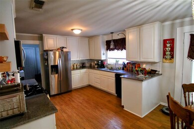 401 Sunset Dr, Cleburne, TX 76033 - photo 7