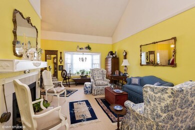 03_3CBrowningCt_44_10001_LivingRoom_MLSu