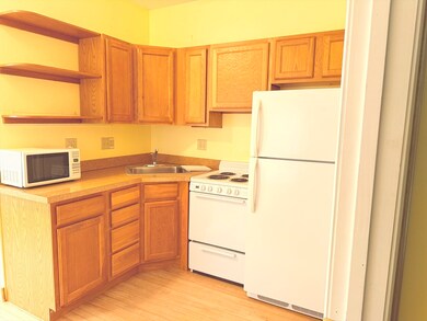 658 School St unit 3, Webster, MA 01570 - photo 4