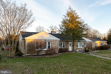 241 Ridgeway Rd, Catonsville, MD 21228 - photo 4