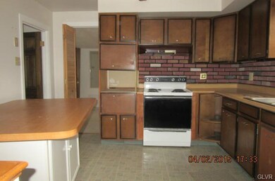 450 Stoneridge Rd, Emmaus, PA 18049 - photo 4