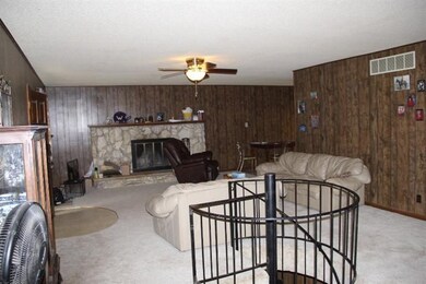 905 S Jefferson St, Hugoton, KS 67951 - photo 4