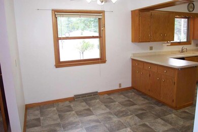 Large living room with new carpeting!
