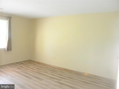 Treebrooke unit 108, Oakton, VA 22124 - photo 2