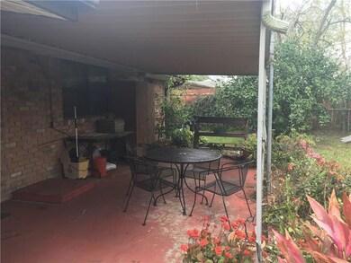 Nice covered patio to enjoy outdoor activities
