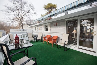 Back deck with built in grill to...