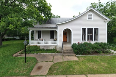 405 W Creek St, Fredericksburg, TX 78624 - photo 4