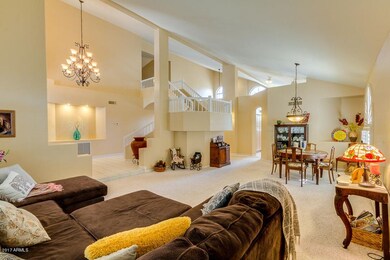 LIVING ROOM/DINING