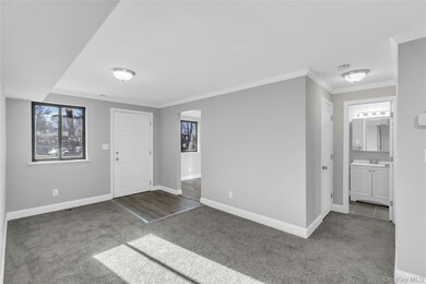 35 Newbrook Ln unit 35, Bay Shore, NY 11706 - photo 6