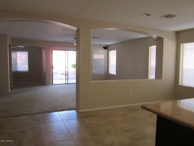 kitchenintofamilyroom