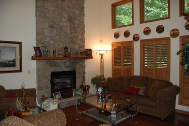 137 Broadmoor Dr, Hawley, PA 18428 - photo 3